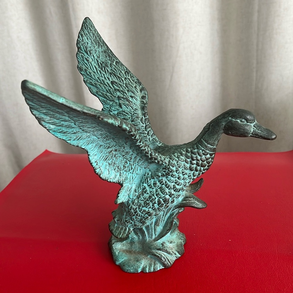 VTG Solid metal duck Statue